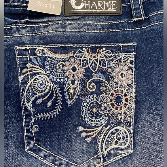 NWT Charme denim shorts with embellished pockets front & back, size 34. - Picture 5 of 8